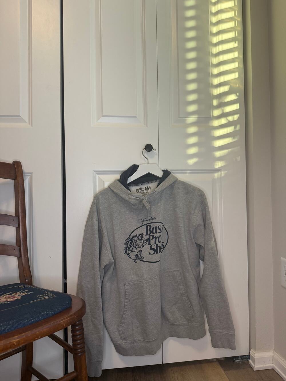 Bass Pro Shops Men's Gray Fishing Logo Pullover Hoodie Sweatshirt Size Medium